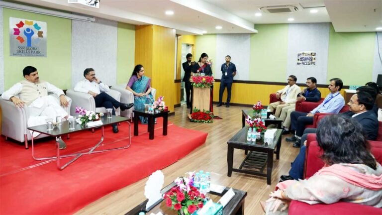 संत शिरोमणि रविदास ग्लोबल स्किल्स पार्क के अभिमुखीकरण समारोह ‘आरंभ’ में मुख्यमंत्री डॉ. यादव ने शिल्पकारों को किया सम्मानित