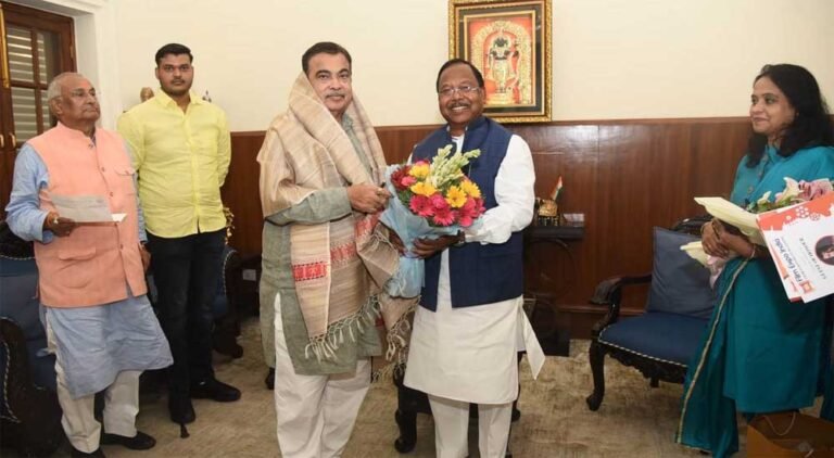 मंत्री  रामविचार नेताम ने केंद्रीय परिवहन मंत्री  नितिन गडकरी से दिल्ली में की सौजन्य मुलाकात