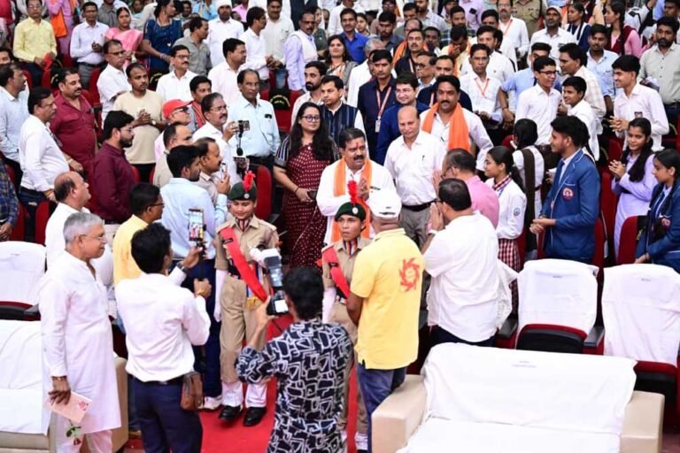 उप मुख्यमंत्री  विजय शर्मा ने कवर्धा विधानसभा के 171 मेधावियों का किया सम्मान, प्रतिभा को मिला बड़ा मंच और सपनों को नई उड़ान