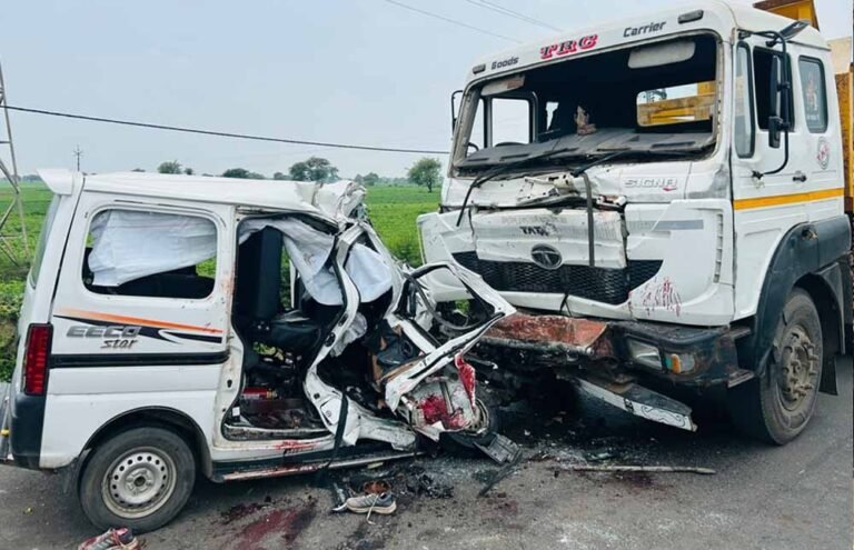 MP के धार में भीषण हादसा, ट्रॉले की टक्कर से वैन सवार गुजरात के 6 युवकों की मौत