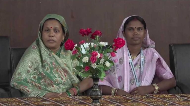 ‘आनंदी कुटुम्ब समृद्ध ग्राम’ राष्ट्रीय कार्यक्रम में पार्वती मंडावी और पिलेश्वरी नेताम ने साझा किए ग्रामीण विकास के अनुभव