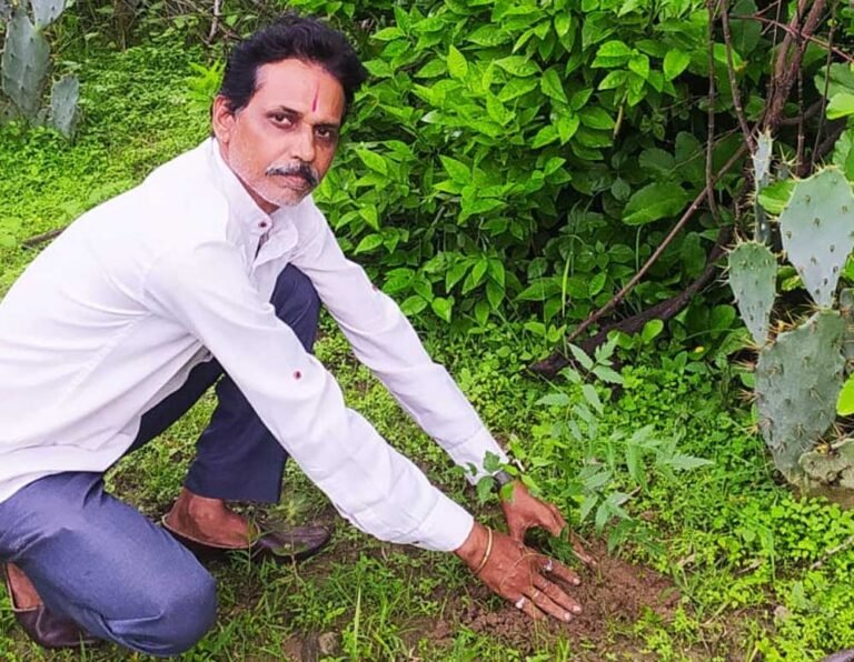 शहडोल संभागीय अध्यक्ष प्रकाश सोनी ने लगाए नीम के पौधे