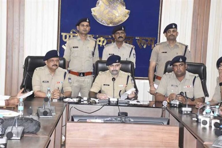 16 से अधिक फर्जी फर्मों के नाम से बैंक खाते खुलवाकर करोड़ों रुपये के संदिग्ध लेन-देन का खुलासा