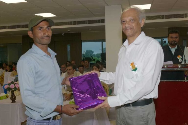 एमबी पावर परिसर में गूंजा राष्ट्रप्रेम, शान से लहराया तिरंगा