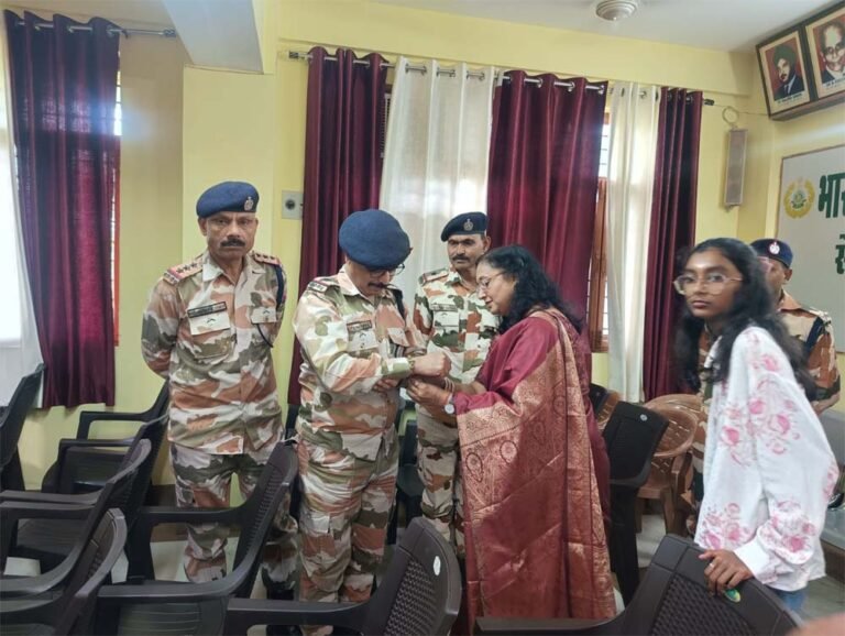 रक्षाबंधन पर आईटीबीपी जवानों को बहनों ने बांधी राखी, भावुक हुए पल