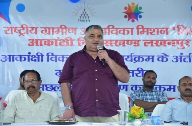 पर्यटन एवं संस्कृति मंत्री  राजेश अग्रवाल ने लखनपुर में मछली बीज वितरण कार्यक्रम में की सहभागिता, महिला स्व-सहायता समूहों को आर्थिक रूप से सशक्त बनाने पर दिया जोर
