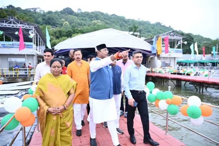 देश में पहली बार तालाब के बीच बनेगा फ्लोटिंग तिरंगा