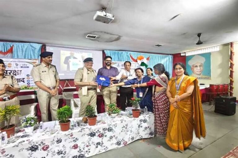पुलिस और युवाओं के बीच संवाद से मजबूत होगा सुरक्षित एवं जागरूक समाज : डॉ. विनीत कपूर