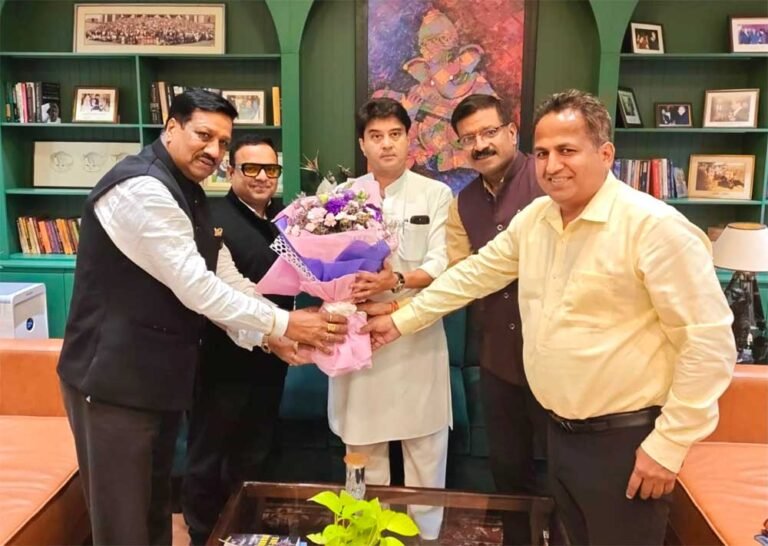 केंद्रीय संचार मंत्री  ज्योतिरादित्य सिंधिया से चेम्बर पदाधिकारियों ने की सौजन्य भेंट, विभिन्न महत्वपूर्ण विषयों पर किया आग्रह