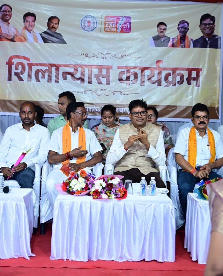 वार्ड 28 पंजरी प्लांट में 33 लाख रुपए के विकास कार्यों का भूमिपूजन, वार्ड 9 नवागढ़ी में 8 लाख रुपए के शेड का लोकार्पण