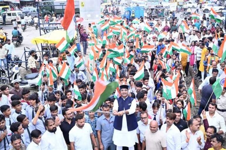 विभाजन विभीषिका की स्मृति में आयोजित मौन पदयात्रा