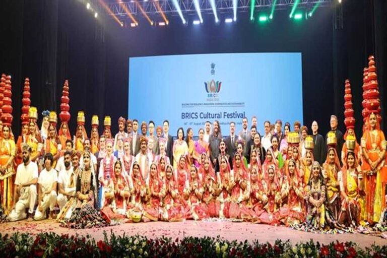 पारंपरिक संगीत, नृत्य और लोककलाओं के माध्यम से सांस्कृतिक आदान-प्रदान को मिला बढ़ावा
