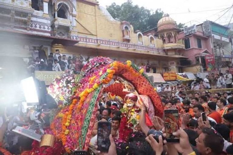 “भोले शंभु, भोलेनाथ” के जयकारों से गुंजायमान हुई अवन्तिका नगरी