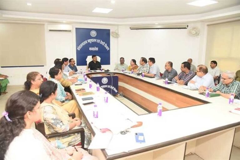 पशुपालन एवं डेयरी विभाग के नवागत सचिव ने संचालनालय का किया निरीक्षण, योजनाओं की समीक्षा कर दिए आवश्यक दिशा-निर्देश