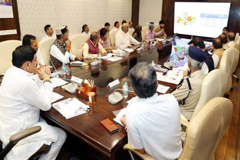 बाढ़ की दशा में संबंधित विभाग जनता को राहत पहुंचाने के लिए सक्रिय रहें