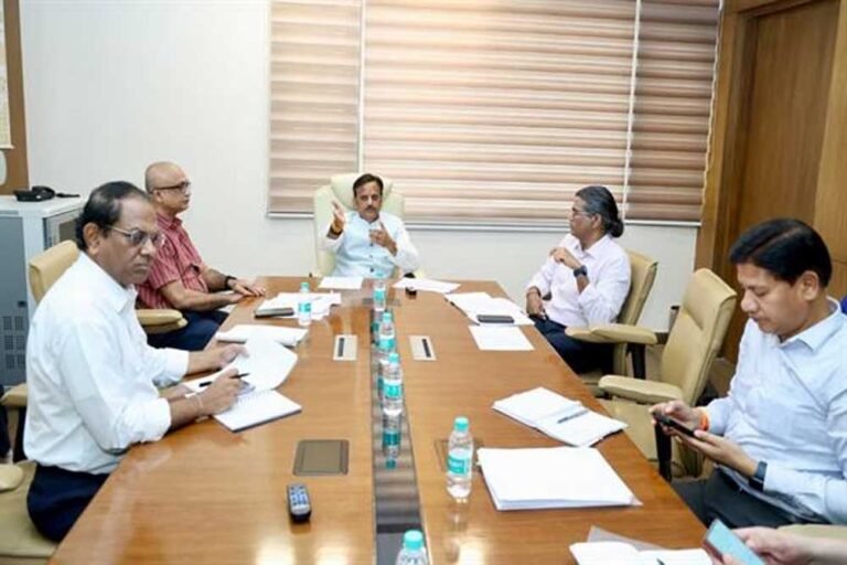 बालाघाट में चिकित्सकीय एवं सहायक चिकित्सकीय मैनपावर सर्वोच्च प्राथमिकता से सुदृढ़ करें : उप मुख्यमंत्री  शुक्ल