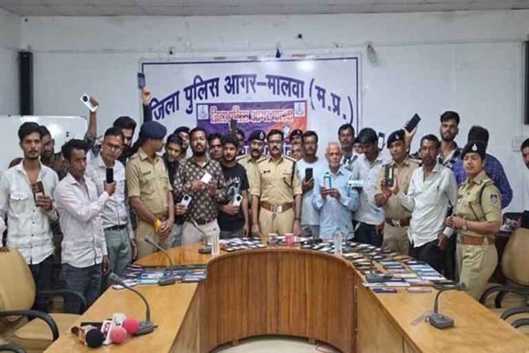 विगत दो सप्ताह में गुम एवं चोरी हुए 1,195 मोबाइल जब्त कर नागरिकों को लौटाए