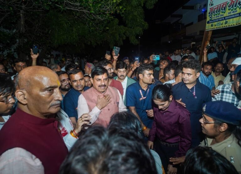 बाढ़ प्रभावित क्षेत्रों में खाद्यान्न, चिकित्सा, स्वच्छता एवं शुद्ध पेयजल की समुचित व्यवस्था सुनिश्चित करने के निर्देश