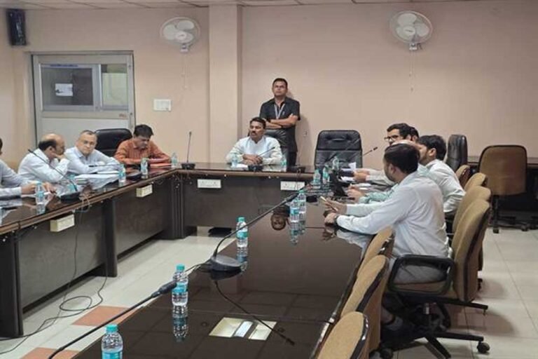 राज्य स्तरीय बाढ़ नियंत्रण कक्ष का किया निरीक्षण, बैठक में अधिकारियों को दिए निर्देश