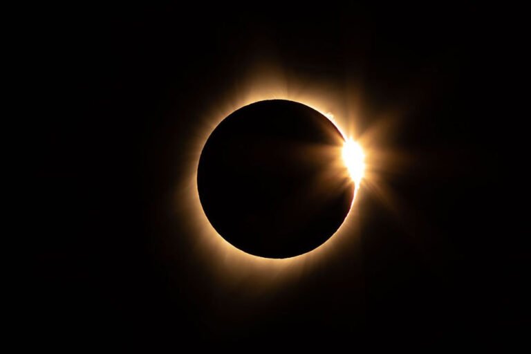 Solar Eclipse 2026: आज लगेगा साल का अंतिम सूर्य ग्रहण, भारत में नहीं आएगा नजर; जानें पूरी डिटेल
