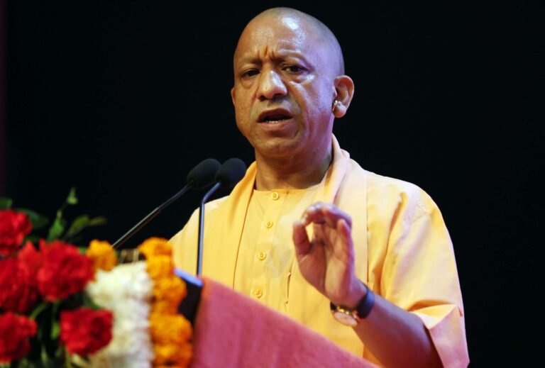 झूठ की गूंज में कांग्रेस के युवराज का आचरण नारी शक्ति का अपमान: मुख्यमंत्री योगी आदित्यनाथ