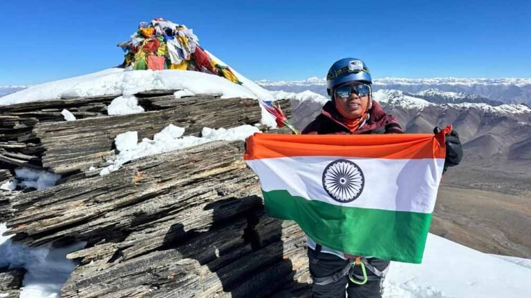 बर्फीली चोटियों से मौत के मुहाने तक, अमिता श्रीवास ने पूरा किया एवरेस्ट फतह का कठिन सफर