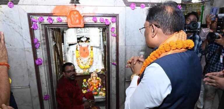 रायपुर के गोल बाजार में CM विष्णु देव साय ने की गणपति पूजा, प्रदेश की सुख-समृद्धि की कामना
