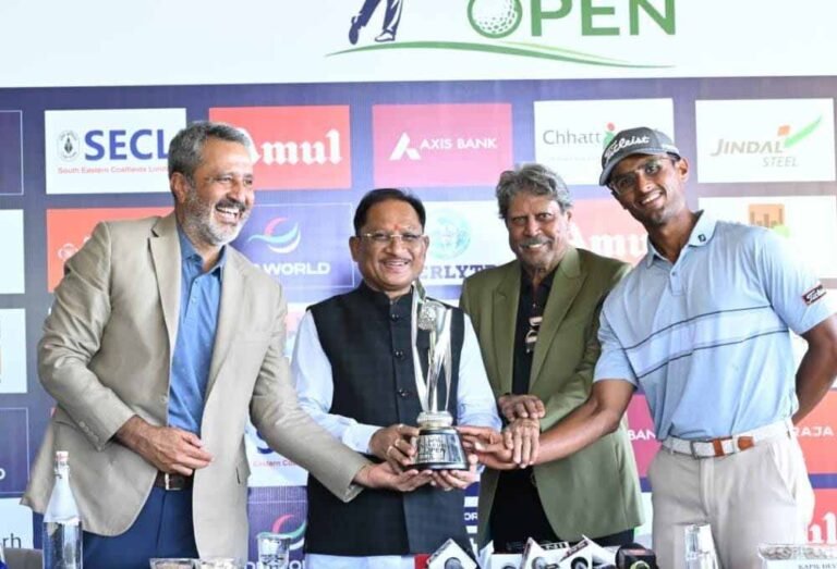 मुख्यमंत्री ने किया ‘डीपी वर्ल्ड नवा रायपुर ओपन 2026’ की ट्रॉफी का अनावरण, गोल्फ में हाथ आजमाकर बढ़ाया खिलाड़ियों का उत्साह