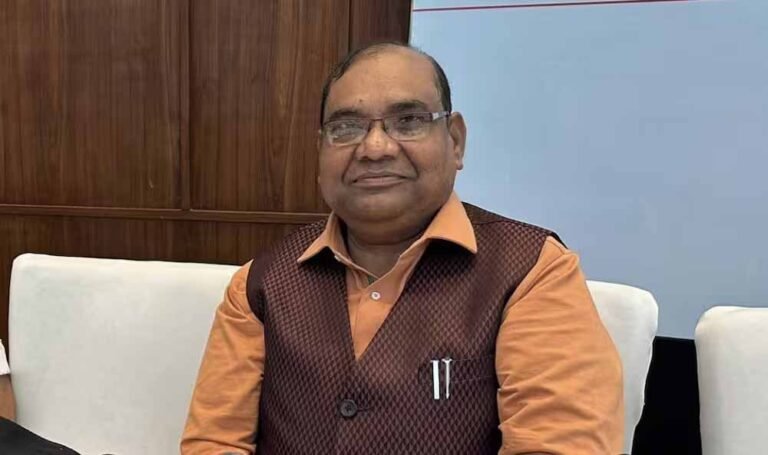 सपा सरकार की नीतियों पर बृजलाल का हमला, फैसलों को बताया ‘ओपन कम्युनल कांस्पीरेसी’