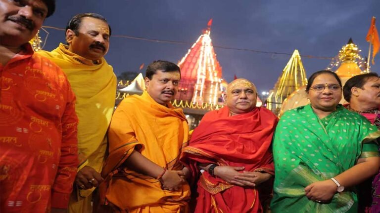 राष्ट्रीय अध्यक्ष बनने के बाद पहली बार उज्जैन पहुंचे नितिन नबीन, धोती पहन महाकाल के किए दर्शन