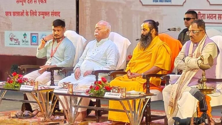 ‘धर्म जीवन में सुख देने के साथ मोक्ष की ओर ले जाता है’, उज्जैन में मोहन भागवत का संबोधन