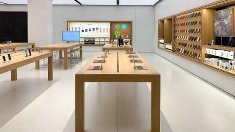 iPhone 18 का क्रेज या फीका रिस्पॉन्स? गाजियाबाद Apple Store में सुबह से खाली रहा स्टोर