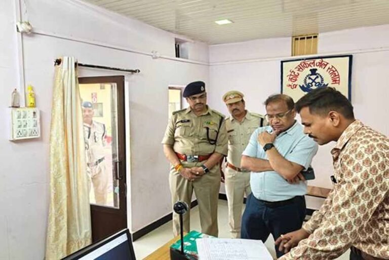 सर्किल जेल रतलाम पहुंचे प्रमुख सचिव मुकेश चन्द गुप्ता, व्यवस्थाओं का लिया जायजा
