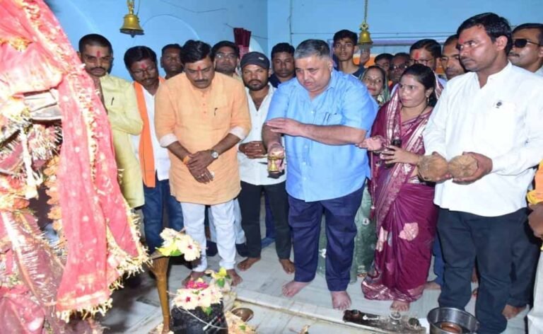 मंत्री राजेश अग्रवाल ने मंदिरों में की पूजा-अर्चना, प्रदेश की सुख-शांति की प्रार्थना