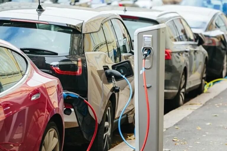 राजस्थान में बनेगा EV चार्जिंग नेटवर्क, 6 शहरों और प्रमुख हाईवे पर लगेंगे 250 स्टेशन