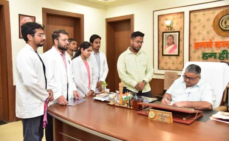 नवा रायपुर में मंत्री राजेश अग्रवाल का जनदर्शन, दूर-दराज से पहुंचे नागरिकों से किया संवाद