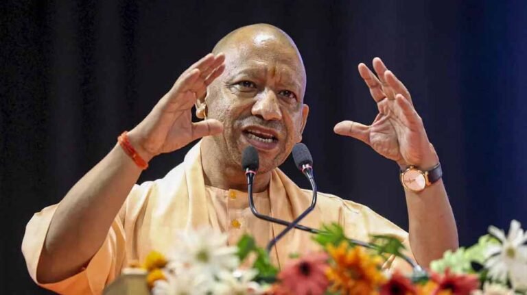 मुख्यमंत्री बोले- अंग्रेजों ने भ्रम पैदा कर भारतीयों को अपनी परंपरा, मूल्यों और जड़ों से काटने का किया काम