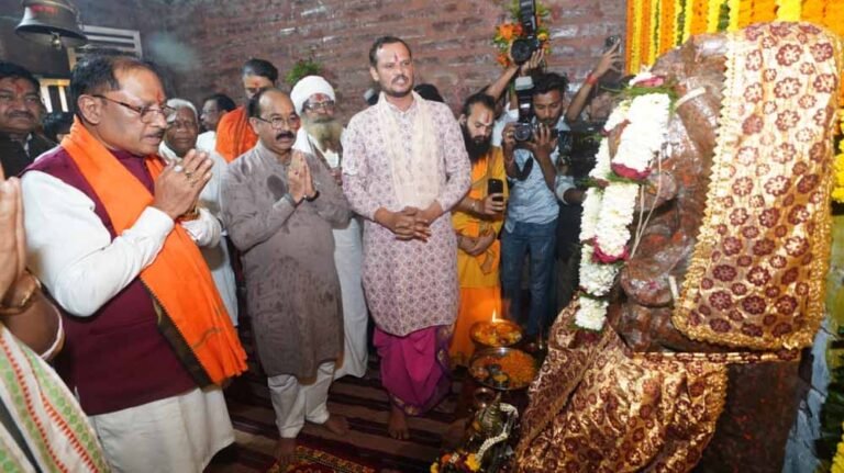 मदकूद्वीप में CM साय ने किया कन्या पूजन, प्रदेश की सुख-समृद्धि की कामना