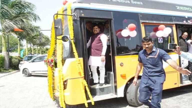 ₹200 में करें उज्जैन के बड़े मंदिरों की सैर, CM यादव ने ई-बस में किया सफर