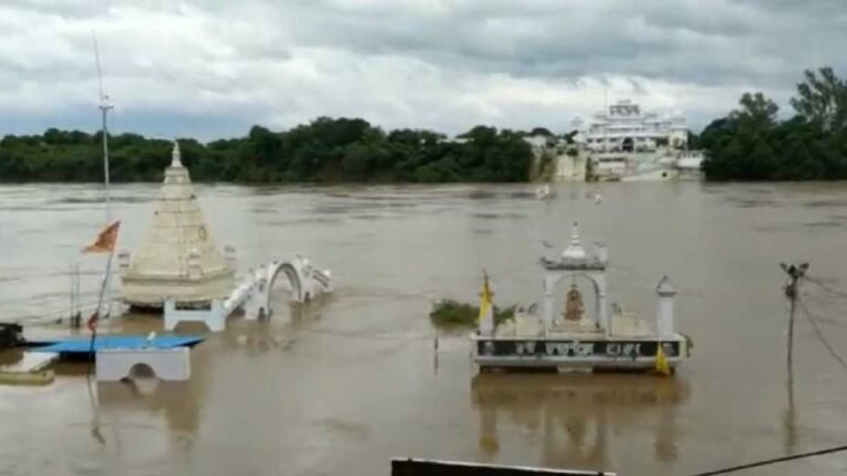 मध्य प्रदेश में भारी बारिश से हाहाकार, शहडोल में नदी उफान पर; पन्ना में डूबा होमगार्ड दफ्तर
