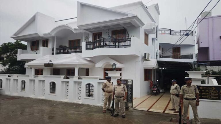 एग्जीक्यूटिव इंजीनियर के ठिकानों पर EOW का छापा, 11 करोड़ से ज्यादा की संपत्ति मिली; बैंक खातों की जांच जारी