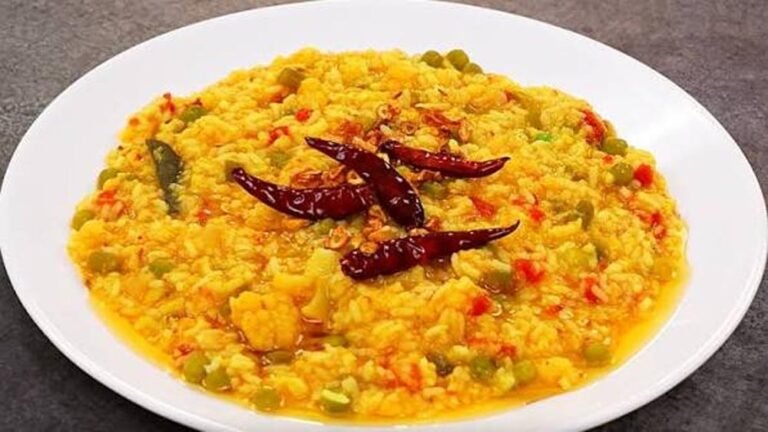 दाल-चावल में डालें सब्जियों का ट्विस्ट, संजीव कपूर से सीखें स्वादिष्ट और हेल्दी खिचड़ी बनाना