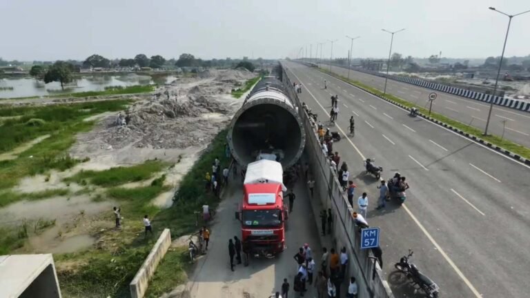 308 पहियों का महाबली ट्रक बना आकर्षण, बेल्जियम से यूपी पहुंची 41 मीटर की मशीन