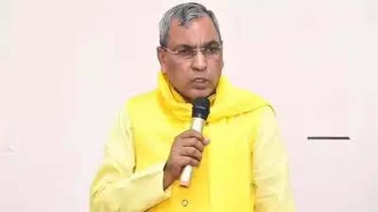 राजभर ने अखिलेश से पूछा- कांग्रेस के खिलाफ बोलने की परमिशन आपने दी या चच्चू आत्मनिर्भर हो गए?