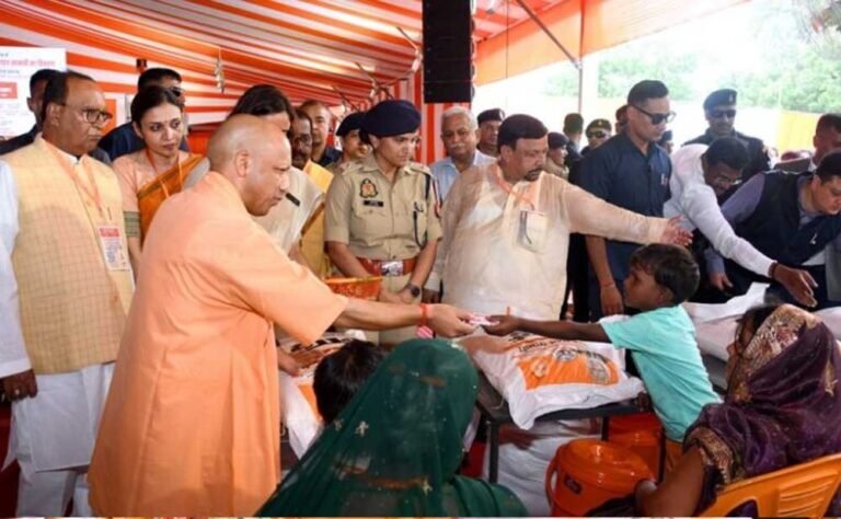 बाढ़ पीड़ितों को CM योगी का भरोसा- आपदा की घड़ी में अकेले नहीं, डबल इंजन सरकार आपके साथ