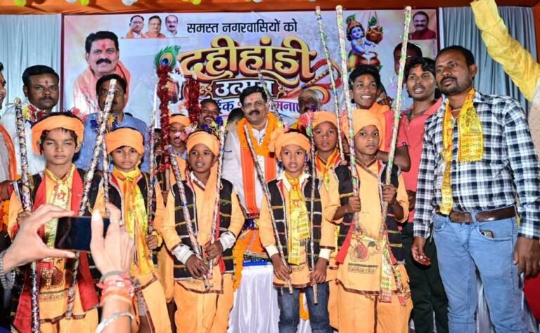 कवर्धा में दही हांडी उत्सव में पहुंचे डिप्टी सीएम विजय शर्मा, उत्सव में लिया हिस्सा
