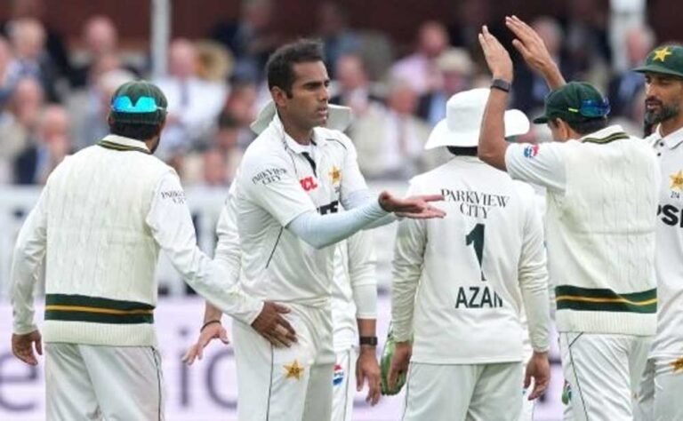 इंग्लैंड दौरे पर पाकिस्तान टीम की बढ़ी मुश्किलें, PCB ने जब्त किए खिलाड़ियों के मोबाइल