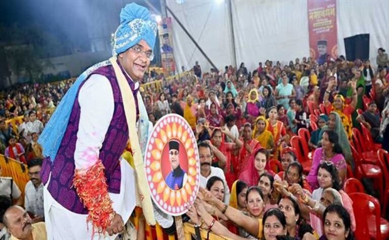 नरेला में दिखा भाई-बहन के प्रेम का अनोखा संगम, 31 हजार से अधिक बहनों ने मंत्री सारंग को बांधी राखी