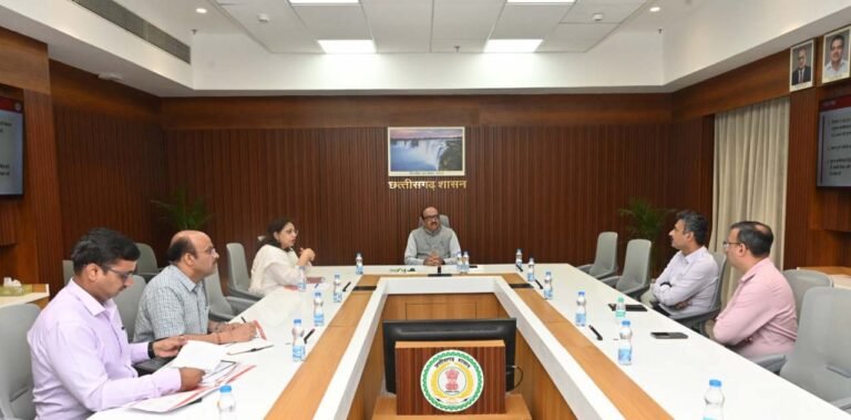 डैश-बोर्ड से तय होगी पारदर्शिता: ग्रामीण क्षेत्रों के पात्र हितग्राहियों तक योजनाओं का लाभ पहुँचाने के सख्त निर्देश।