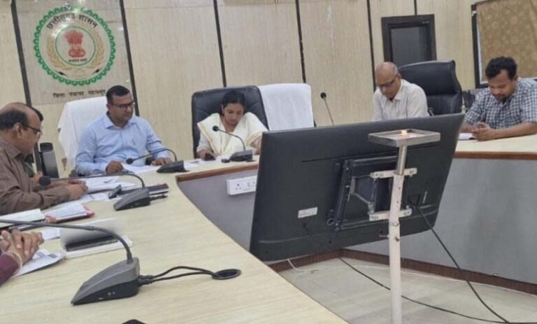 ‘आशीर्वाद का दीया’ कार्यक्रम से संवर रहा महिलाओं का जीवन, मिट्टी के दीयों में झलक रहा स्वावलंबन और आत्मनिर्भरता का सपना।